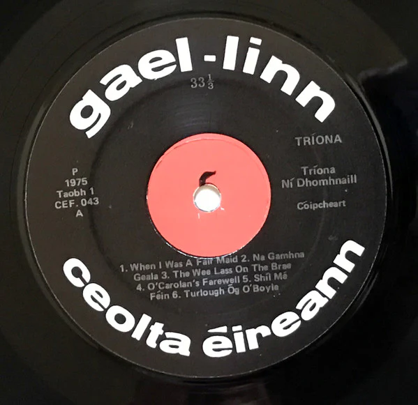 Tríona Ní Dhomhnaill - Tríona (LP, Album, RE) (Very Good (VG)) - Image 3